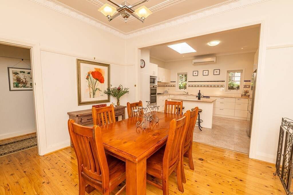 Hillside Cottage Bathurst │ Comfy, Spacious, Walk to Cbd & Stannies in Bathurst, New South Wales