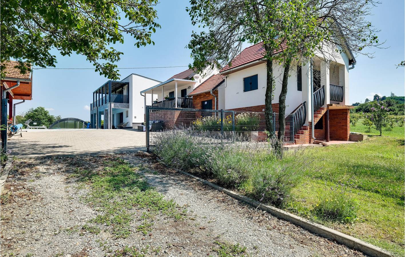 Charmante 2-Zimmer-Wohnung mit Pool, Terrasse und WLAN in Virovitica-Podravina