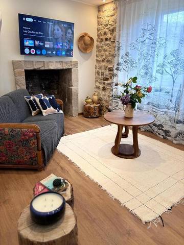 Gîte pour 6 personnes, avec vue et terrasse à Bertholène