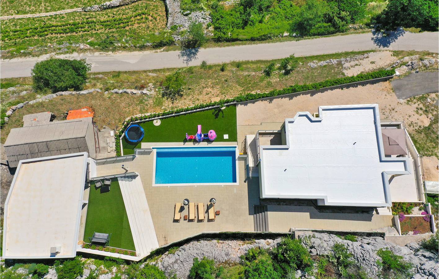Geräumige 2-Zimmer-Wohnung mit Pool und Terrasse in bester Lage in Makarska Riviera