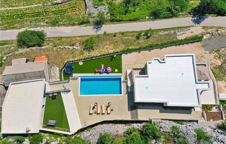 Ferienhaus für 7 Personen, mit Terrasse und Garten - 1