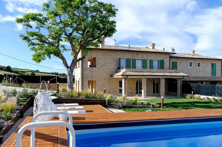Ferienhaus für 6 Personen, mit Balkon und Terrasse sowie Garten und Pool