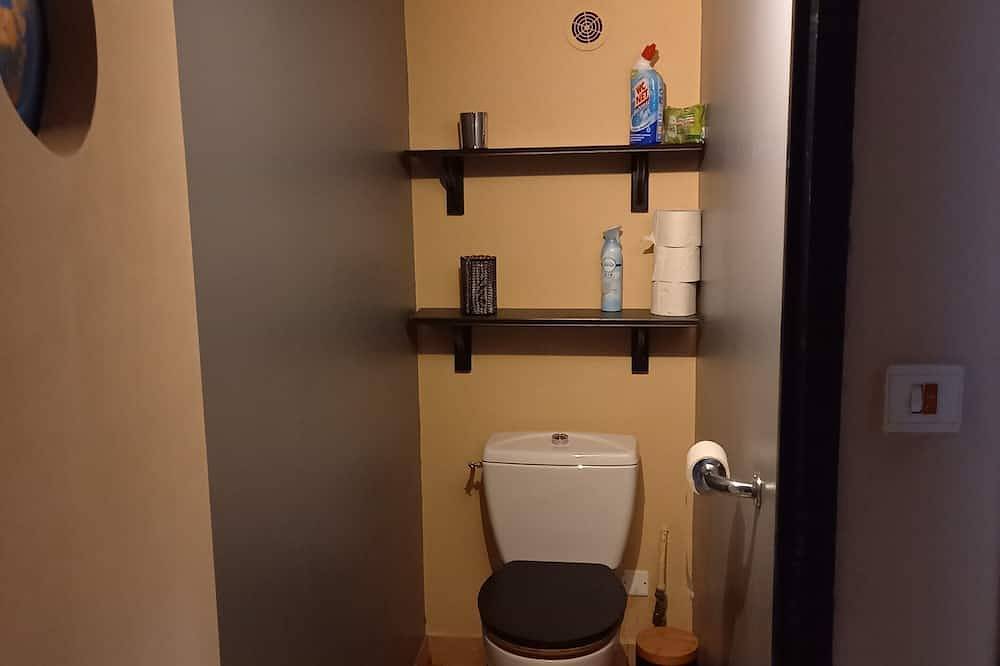 Cottage in local stone / between land and sea in Baye, Quimper region