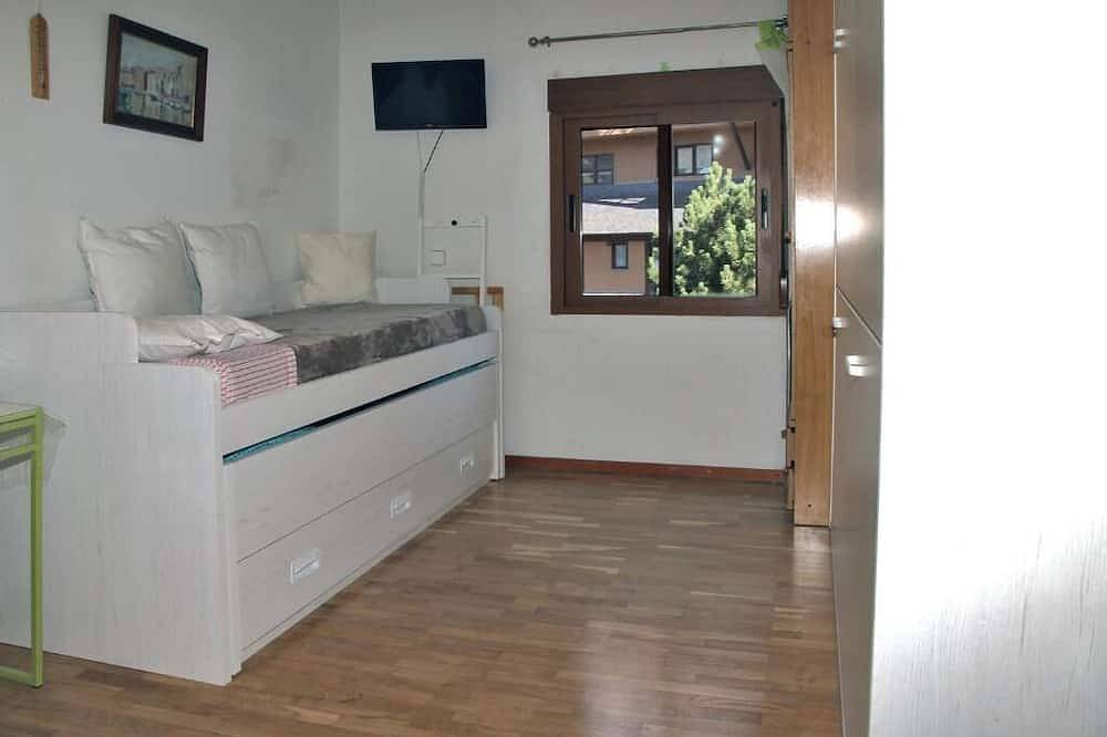 Apartamento entero, Apartamento en Baqueira y 100 metros de la telecabina in Baqueira, Alto Arán