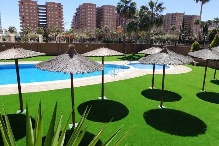 Apartamento de vacaciones para 6 personas, con jacuzzi además de balcón y piscina - 1