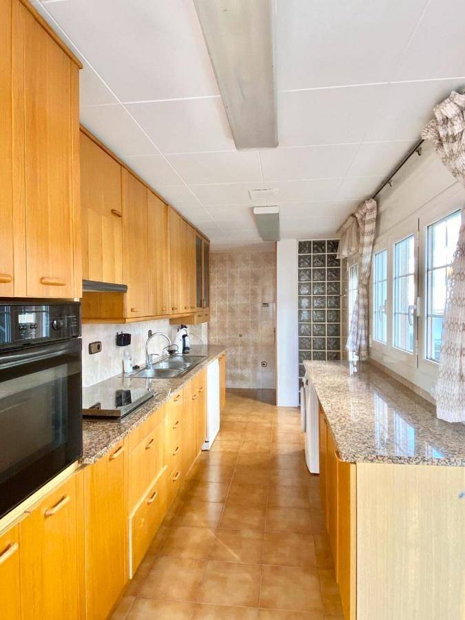 Chalet pour 21 personnes, avec vue ainsi que jardin et balcon à Roses - 4