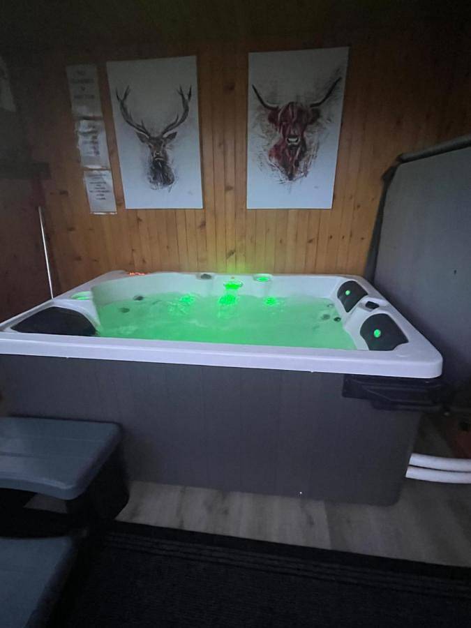 Ben Nevis Manor Lodge & Indoor Private Hot-Tub in Nevis Range, Fort William