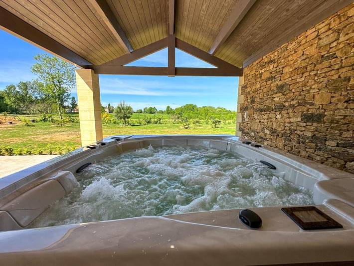 Location de vacances pour 6 personnes, avec Jacuzzi et Terrasse ainsi que Piscine et Vue à Saint-Vincent-le-Paluel