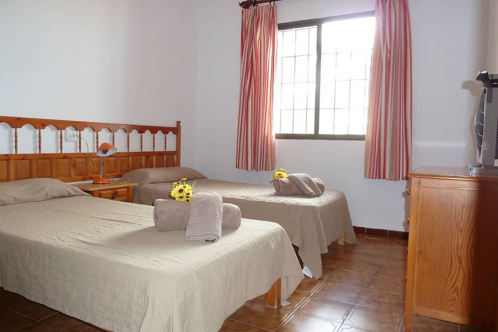 Ganze Wohnung, Fewo in Es Pujols,Familienfreundlich,zentral,strandnah,Pool, Wifi,bis 2 Personen in Es Pujols, Formentera