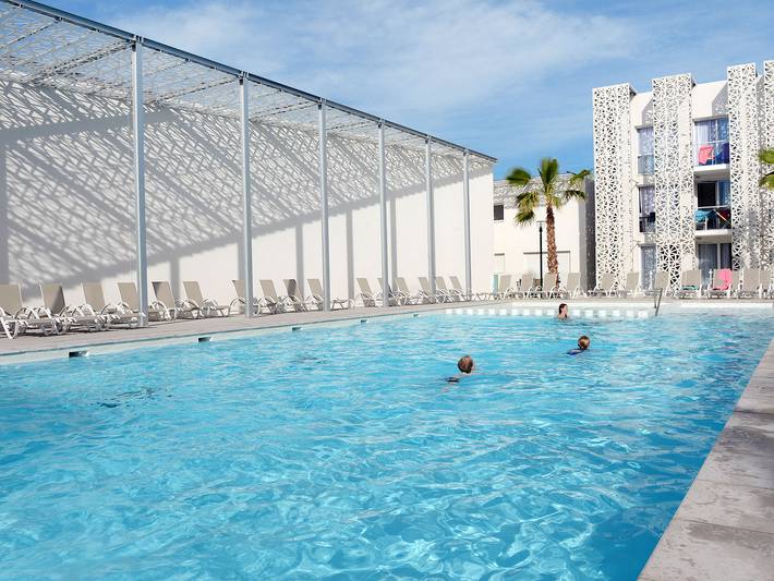 Maison de vacances pour 6 personnes, avec terrasse ainsi que sauna et bassin pour enfant, animaux acceptés dans Plage Rochelongue