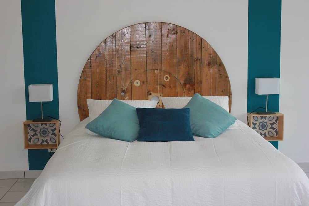 Gîte de grande capacité avec piscine privée, couverte et chauffée, bain nordique in Monthois, Ardennes