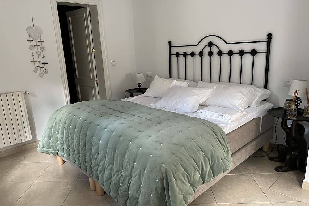 Beautiful Sunny Sea View Villa - Open Fire - Sauna - Heated Pool - Games Room in Cas Catala, Calvià