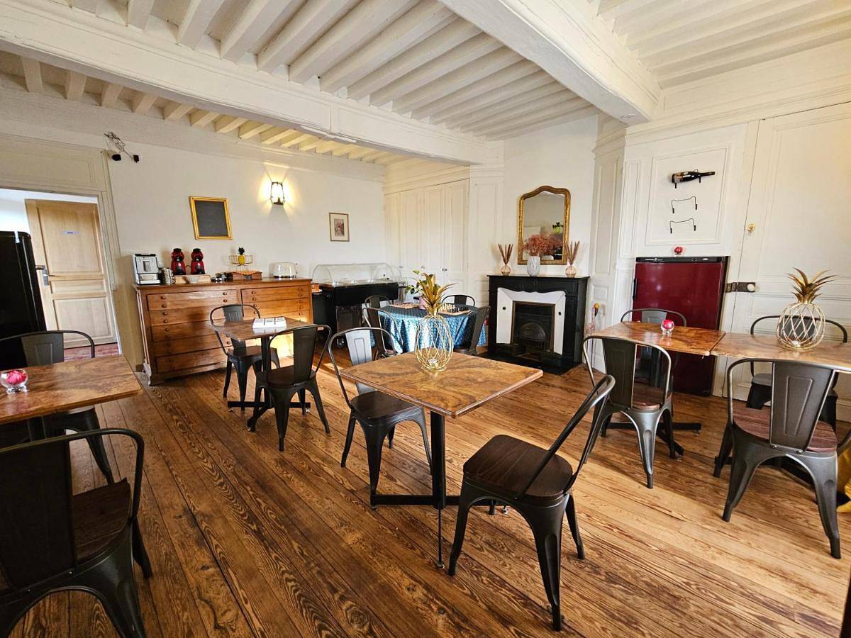 Large Double Room in Cluny, Région de Mâcon