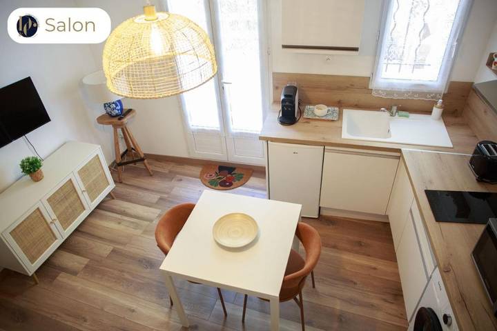 Gîte pour 3 personnes, avec Vue dans Office De Tourisme De Greoux Les Bains
