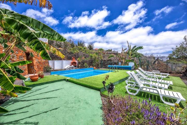 Casa rural para 4 personas, con vistas además de piscina y terraza en Los Llanos de Aridane