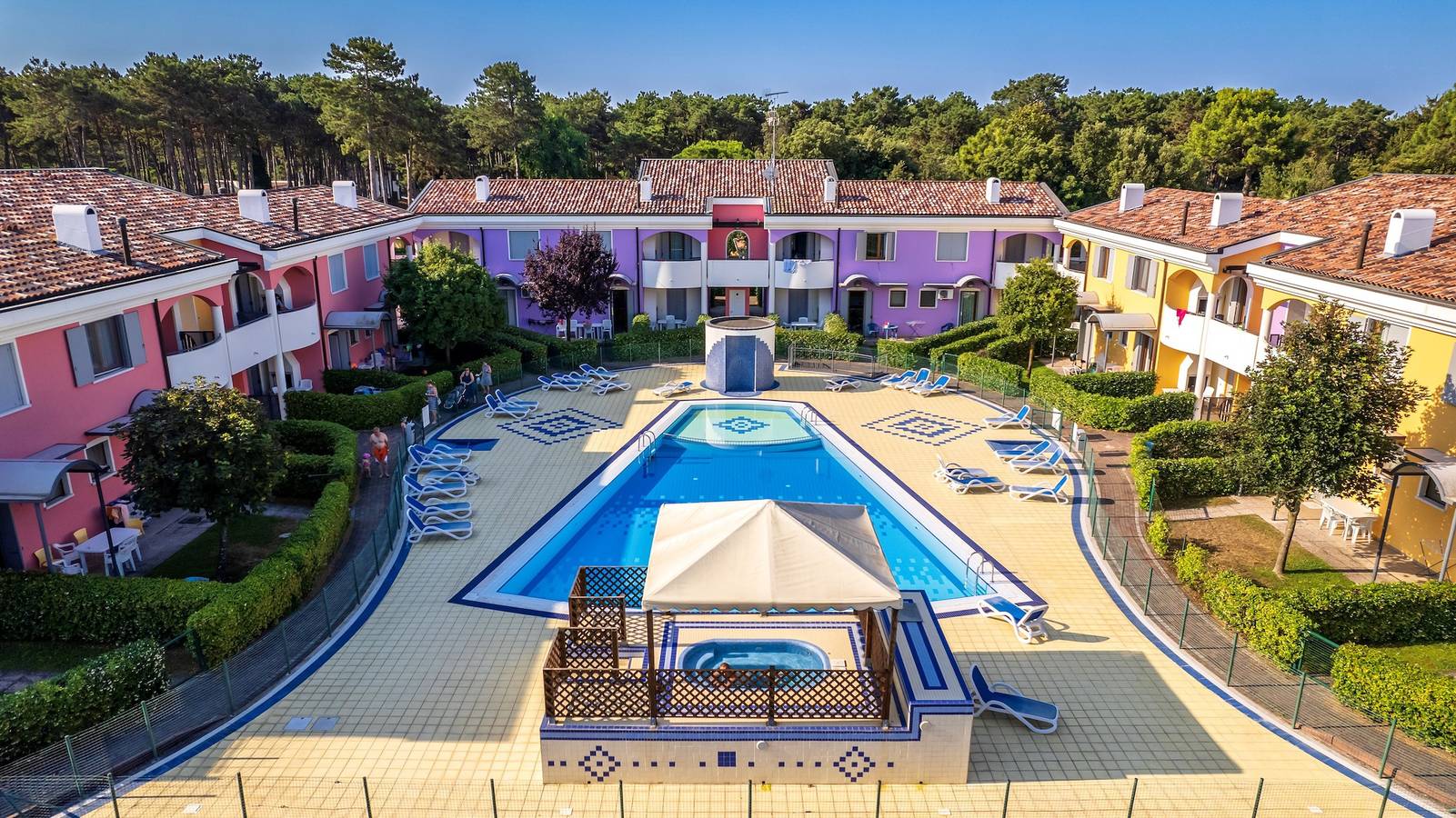 Ganze Wohnung, Rückzugsort im Garten am Pool in Bibione, San Michele al Tagliamento