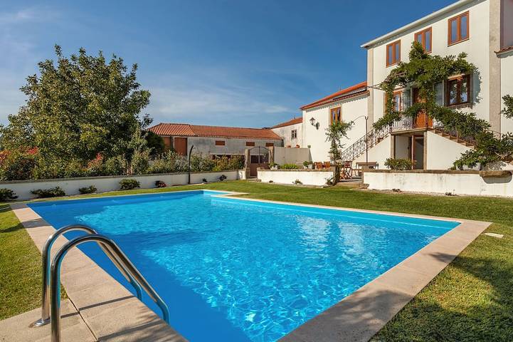 Location de vacances pour 10 personnes, avec Piscine à Barqueiros