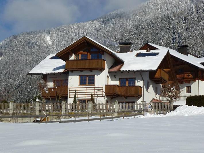 Ferienwohnung für 4 Personen, mit Balkon und Terrasse sowie Garten und Ausblick