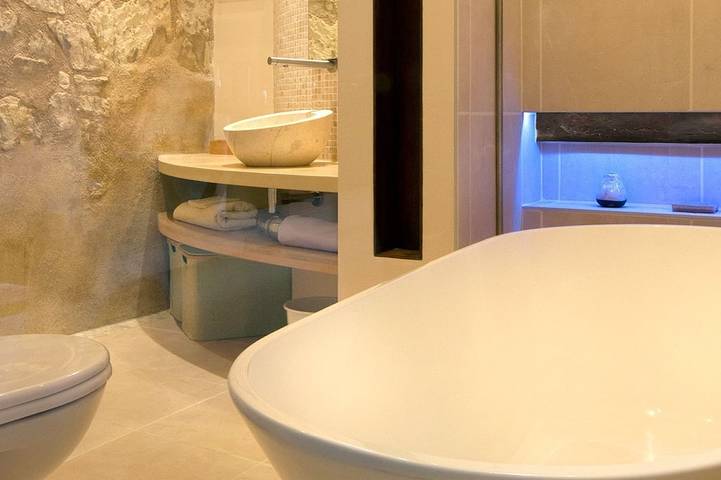 Appartement entier, Appartement rare avec terrasse et parking privé en plein centre de Tours in Tours, Région de Tours