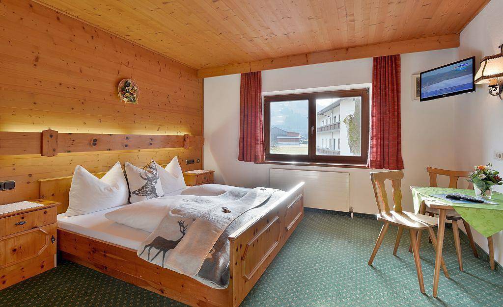 Doppelzimmer mit Dusche/Wc, Tv und Wlan in Kössen, Kaisergebirge