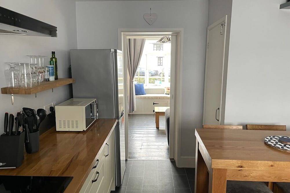 Stunning Views of Polperro Harbour from this Waterfront Cottage. Free Parking. in Polperro, Cornualles