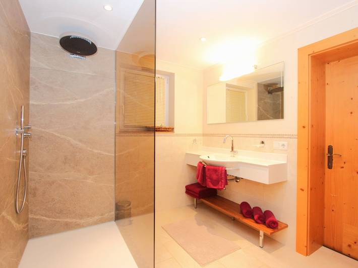 Gîte pour 5 personnes, avec vue ainsi que terrasse et jardin à Ried im Zillertal - 4