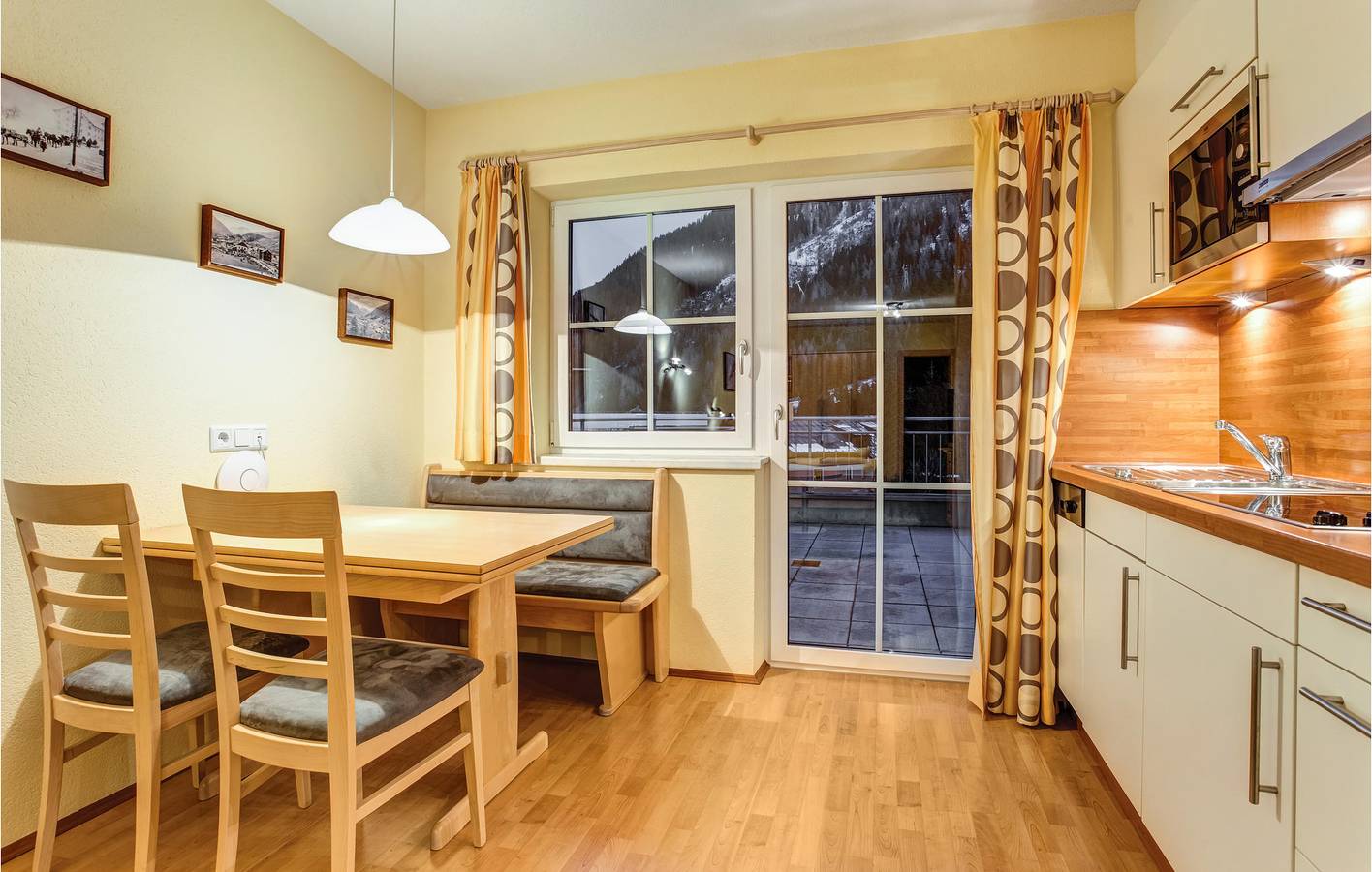 Entire holiday apartment, Alpine Sauna Retreat with Terrace & WiFi in Sankt Anton am Arlberg, Arlberg