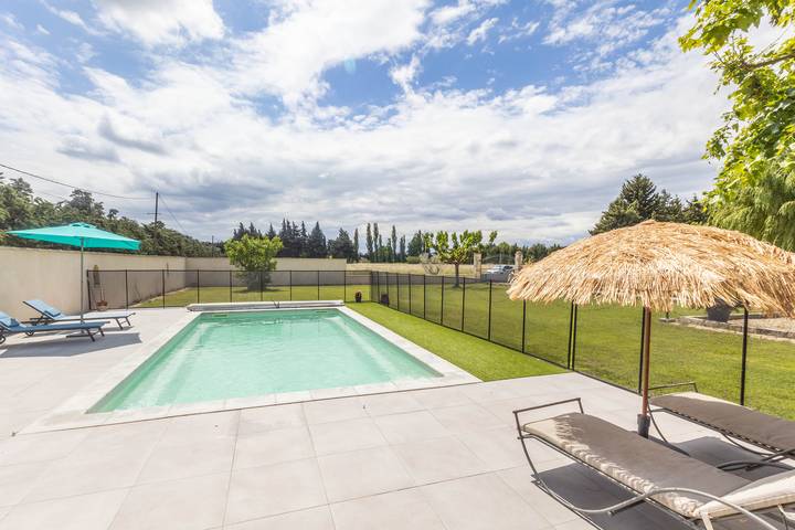 Location de vacances pour 6 personnes, avec terrasse et jardin à Eyragues - 4