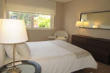 Vacation Rental for 8 Guests in Cascais, Costa Azul, Picture 3