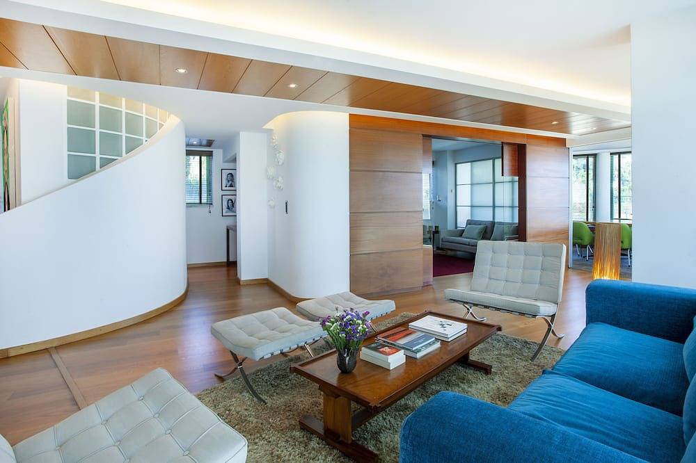 Apartamento inteiro, Sea view Luxury Apart. in Condo, Garden, Beach, Pool, Lisbon area in Paço de Arcos, Costa de Lisboa