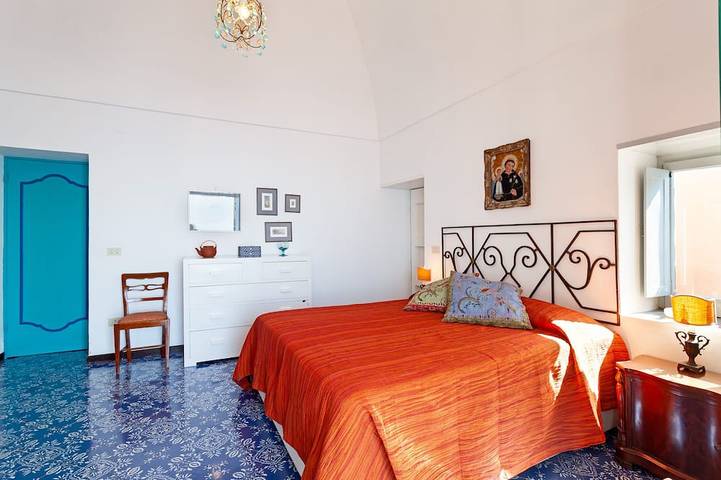 Positano: Villa Ibiscus antike Villa 50 m über dem Meer im Herzen von Positano in Spiaggia Fornillo, Positano