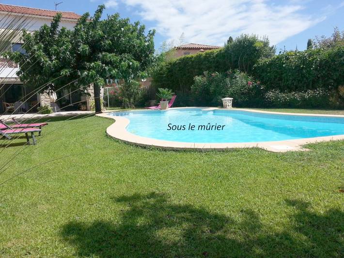 Alojamiento y desayuno para 4 personas, con piscina y piscina para niños además de jardín y jacuzzi - 1