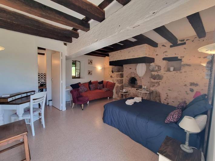 Chambre d’hôte pour 2 personnes, avec terrasse ainsi que piscine et jardin à La Suze-sur-Sarthe