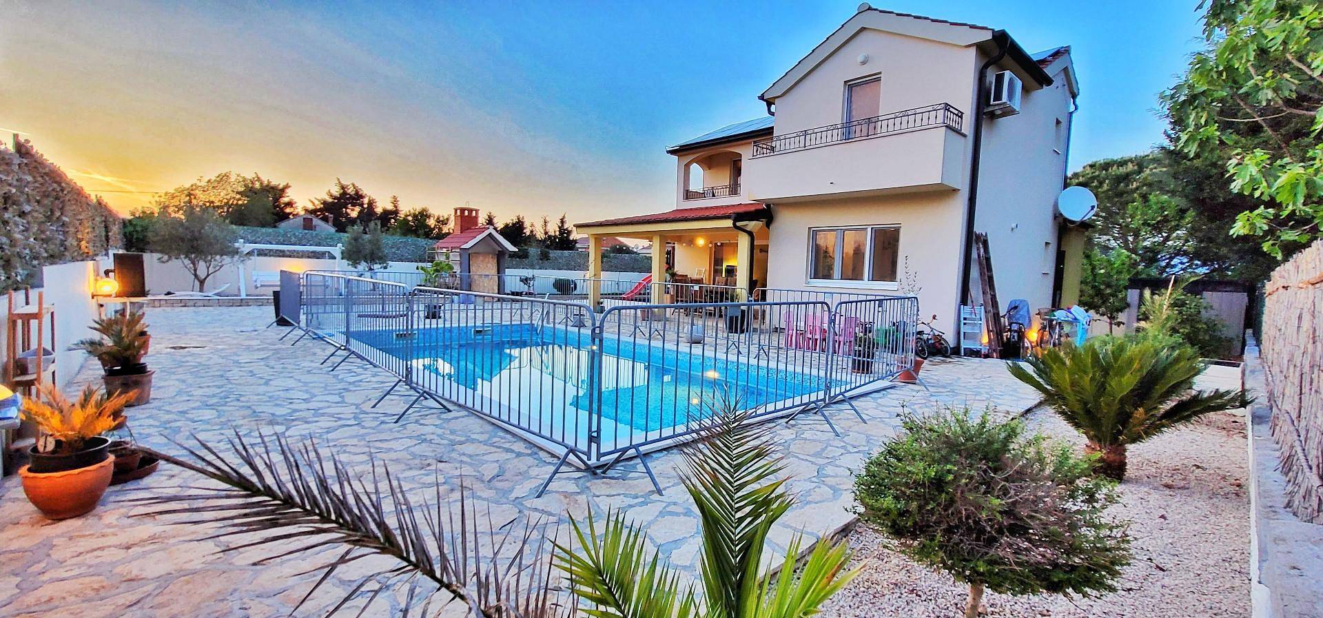 Villa Valentina Nin mit beheiztem Pool in Meeresnähe in Nin, Zadar