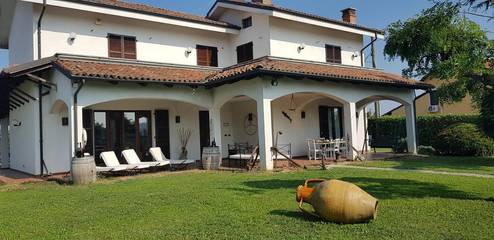 Gîte pour 9 personnes, avec jardin à Tigliole