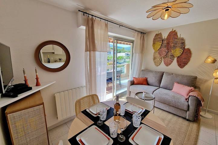 Gîte pour 4 personnes, avec Balcon dans Plage Des Tamaris Cavalaire Sur Mer