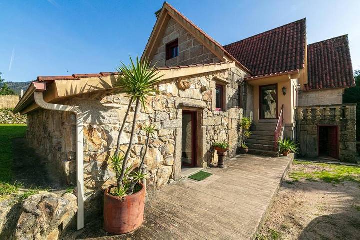 Casa rural para 10 personas, con Balcón y Jacuzzi además de Terraza y Jardín en Moaña