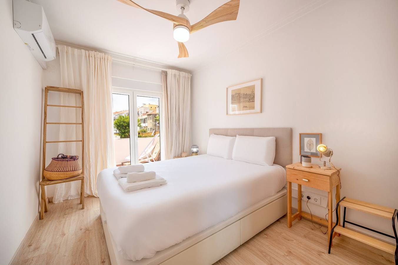 Ganze Wohnung, Ferienwohnung für 4 Personen mit Terrasse in Almada, Halbinsel von Setúbal