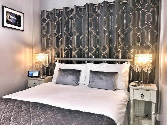 Bed and breakfast for 5 people, with Terrace and Garden in Derry