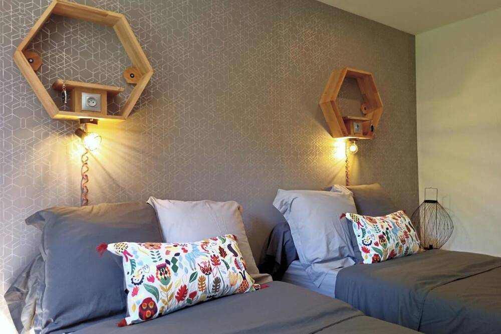 Entire apartment, Apartment 'La Lisière T2' with Mountain View, Shared Garden and Wi-Fi in Bonneville, Bonneville region