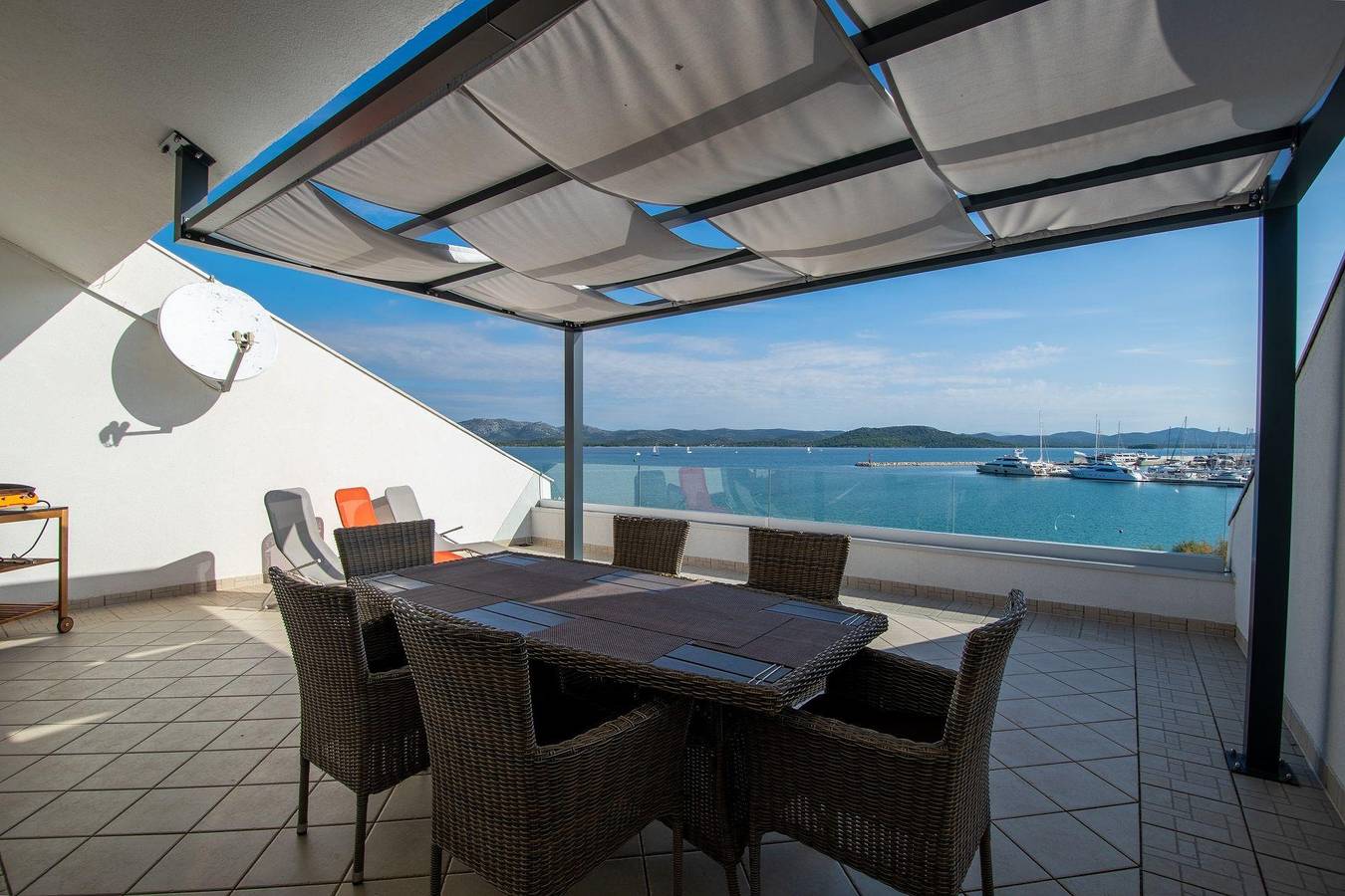 Ganze Ferienwohnung, Fewo "Penthouse" mit Meerblick in Betina, Murter