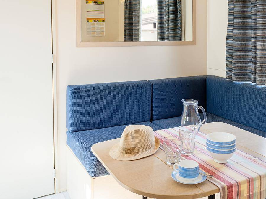 Camping Les Rives du Luberon - Mobilhome 6 personnes - Mobil-home | Classic | 3 Ch. | 6 Pers. | Terrasse simple | Clim. in Cheval-Blanc, Parc naturel régional du Luberon