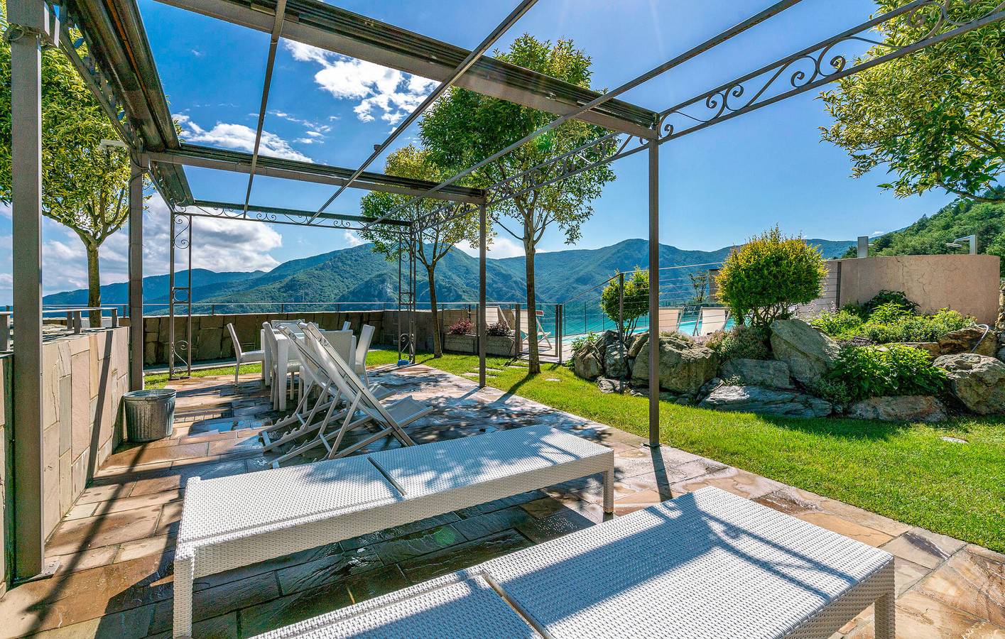 Gemütliche Ferienwohnung mit Pool und Terrasse, 200 m vom Restaurant in Magliolo entfernt in Magliolo, Ligurische Alpen