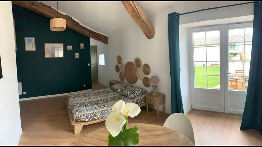 Chambre d’hôte pour 2 personnes, avec jardin ainsi que piscine et terrasse à Saint-Saturnin-du-Bois