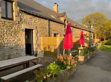 Gîte pour 8 personnes, avec terrasse ainsi que jardin et piscine à La Vraie-Croix