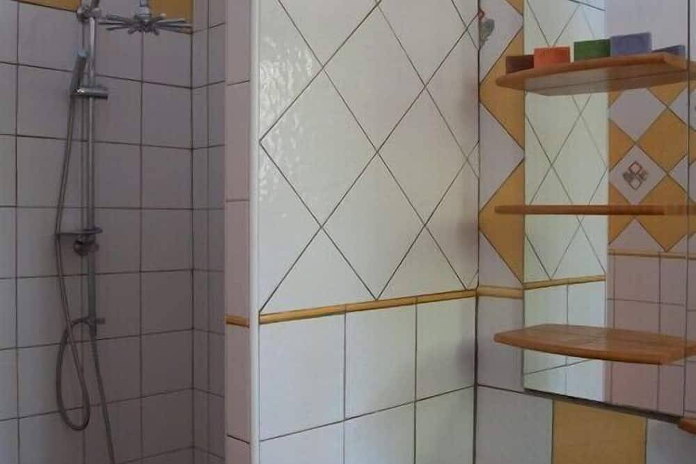 Sehr angenehmes, geräumiges und gut ausgestattetes Haus - 1000 m2 Grundstück in Le Pin, Nimes und Umgebung