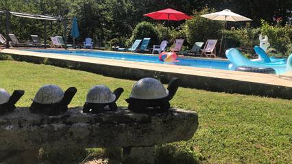 Gîte pour 6 personnes, avec jardin ainsi que terrasse et piscine à Monfaucon