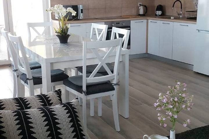 Ferienwohnung für 5 Personen, mit Terrasse und Garten in Karlobag - 2