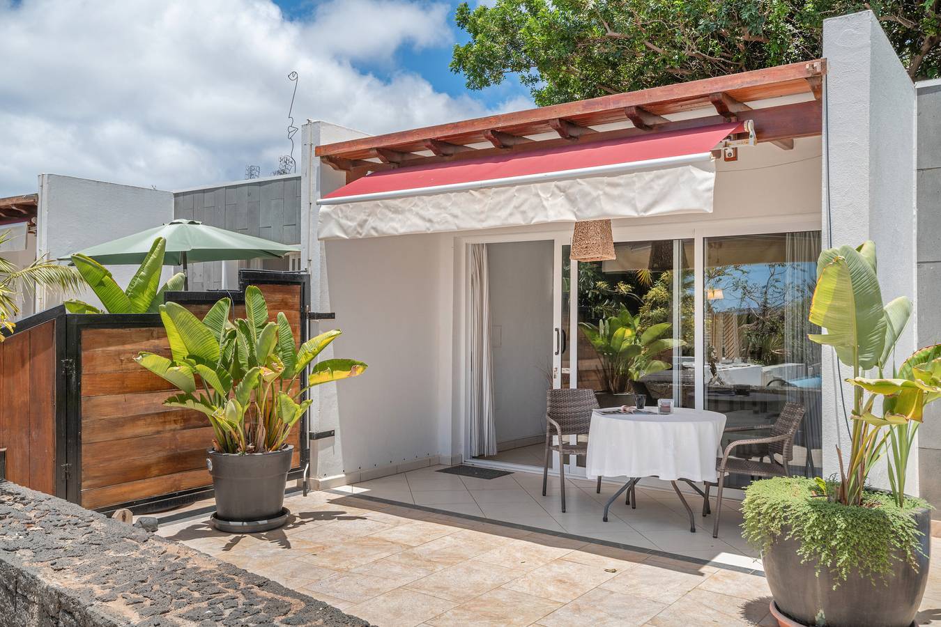Ferienhaus 'Bianca Cactus' mit Meerblick, privater Terrasse und Wlan in Las Breñas, Yaiza
