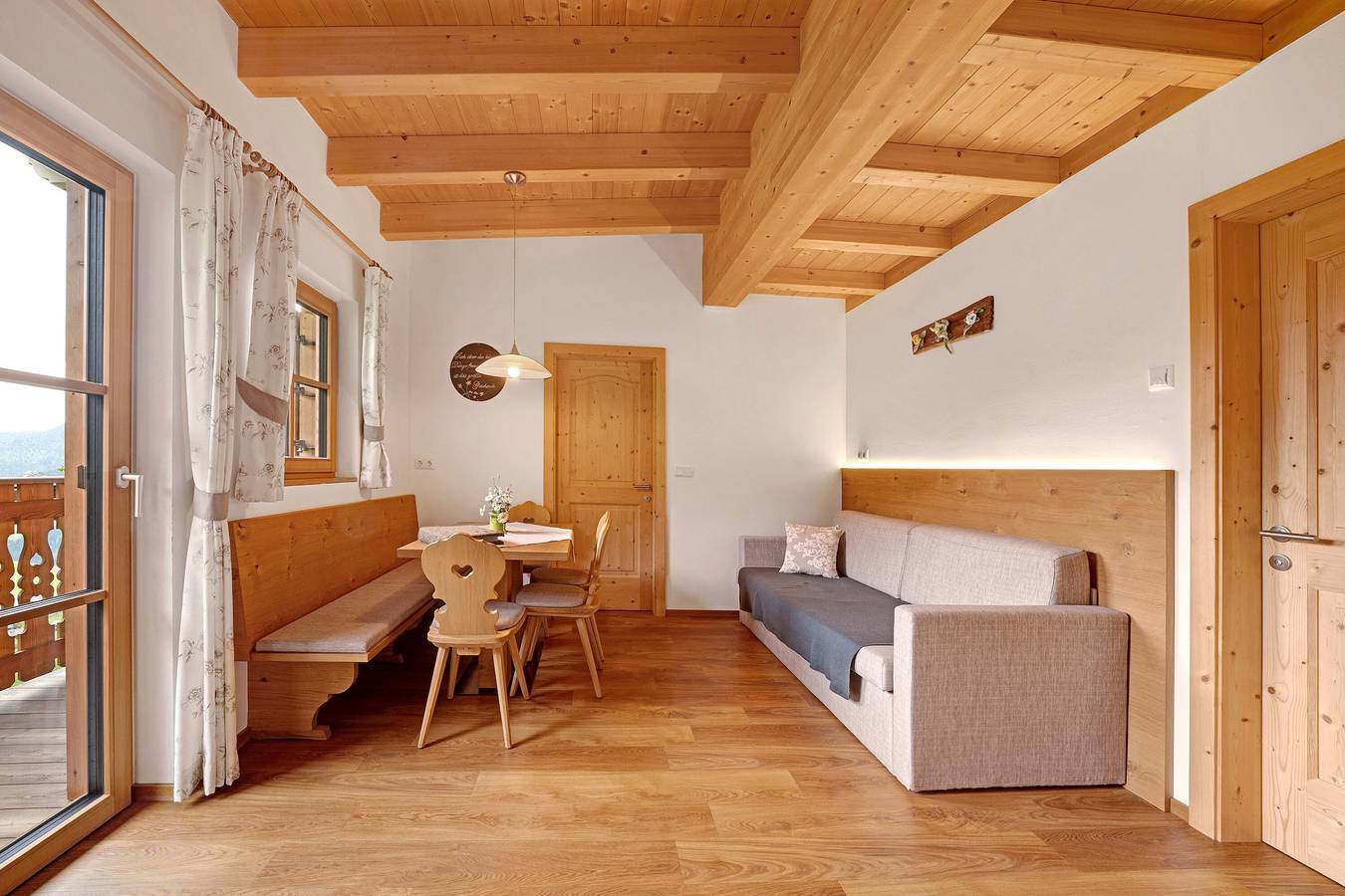 Ganze Wohnung, Ferienwohnung 'Niederhaushof' mit Bergblick, Balkon und Wi-Fi in Ulten, Ortleralpen